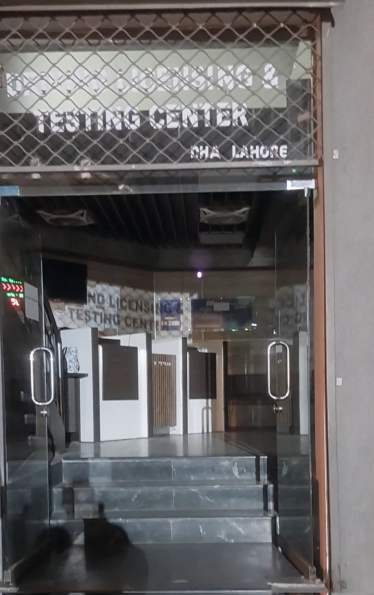 HumansOfDHA's tweet photo. Driving Licensing and Testing Centre at Ghazi Road, DHA, Lahore Cantt stops working after 6 pm. All lights switched off and not entertaining any customers. 
@ccpolahore
@officialDPRPP
@ctpLahore
@drmalhi
@LahorePoliceOps https://t.co/8vaQD6SULE