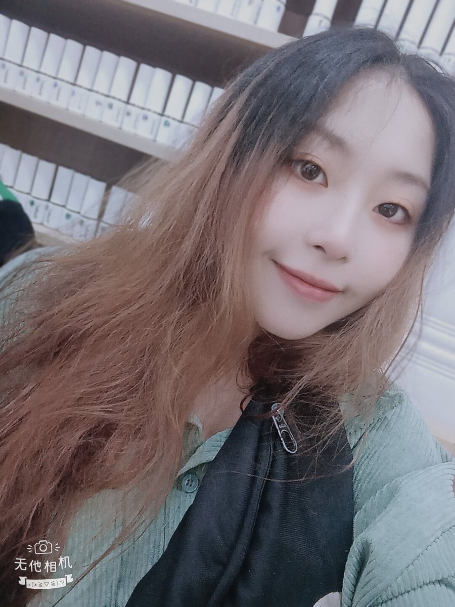 Dung18011's tweet photo. Xấu xí ròy nênnnn cũng 2 mào tóc 😃 https://t.co/0aAhaW2zt3