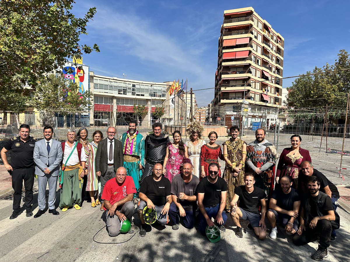 ElCampelloAyto's tweet photo. 🧨💥Una estruendosa mascletá en la Plaza de la Constitución #ElCampello deja boquiabiertos a los campelleros #MiC23 @JuanjoBerenguer @festesCampello #PirotecniaTuris Lee AQUÍ 👉🏻 https://t.co/Gidhgt3CXJ https://t.co/0KzmQbfaZ7