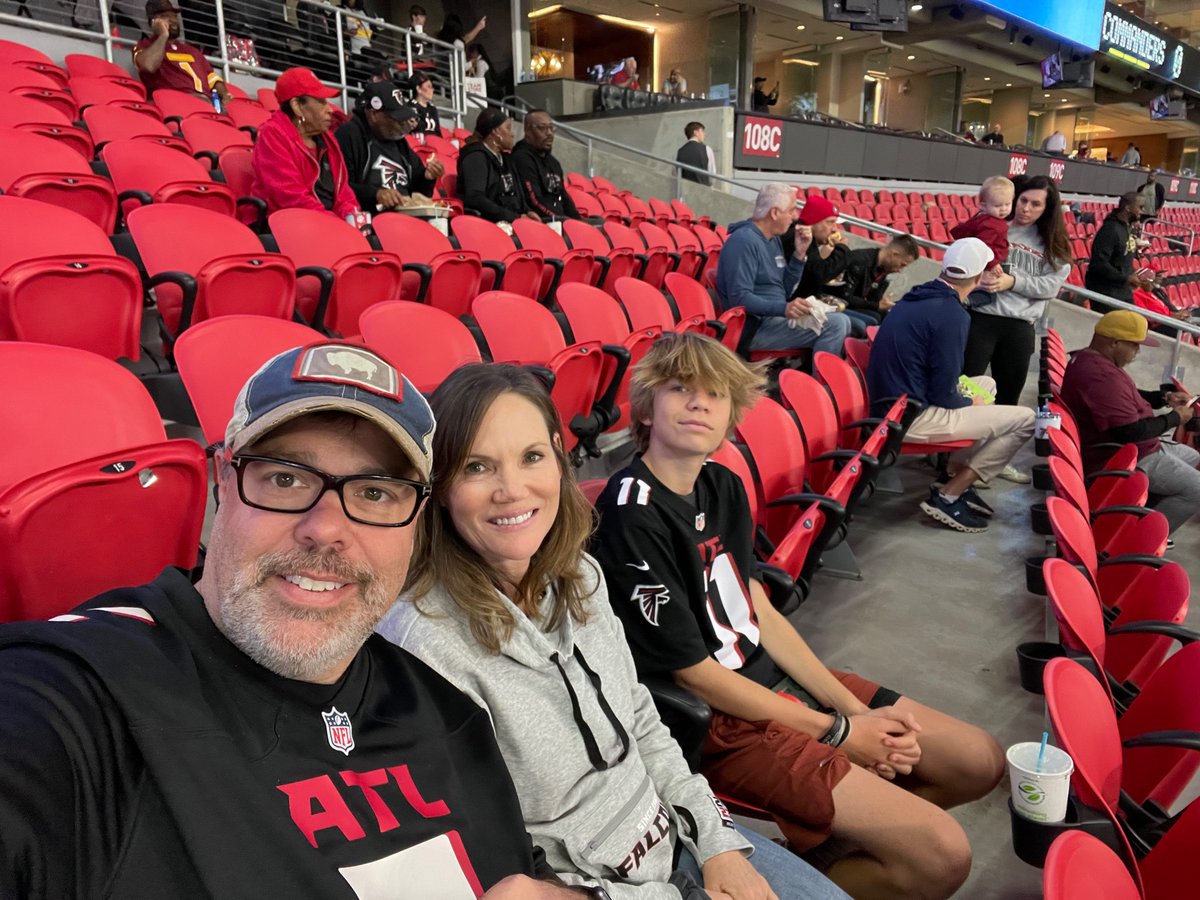 BrettManATL's tweet photo. Ok Falcons, time to #RiseUp #DirtyBirds!! https://t.co/r7r5Ih1Uzi