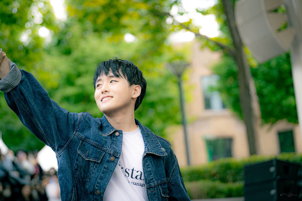 23. 10. 15. 웰컴대학로 프린지공연
웰컴 싱어롱 || 트레이스유

#이종석

푸른 하늘과 부서지는 태양빛으로
새롭게 기억 될 우리의 추억