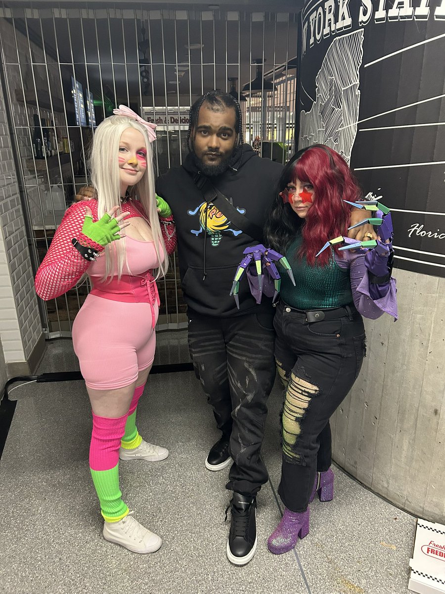 lvlup_nyc's tweet photo. #nycc2023 last day link ups https://t.co/3VxObfTkPj