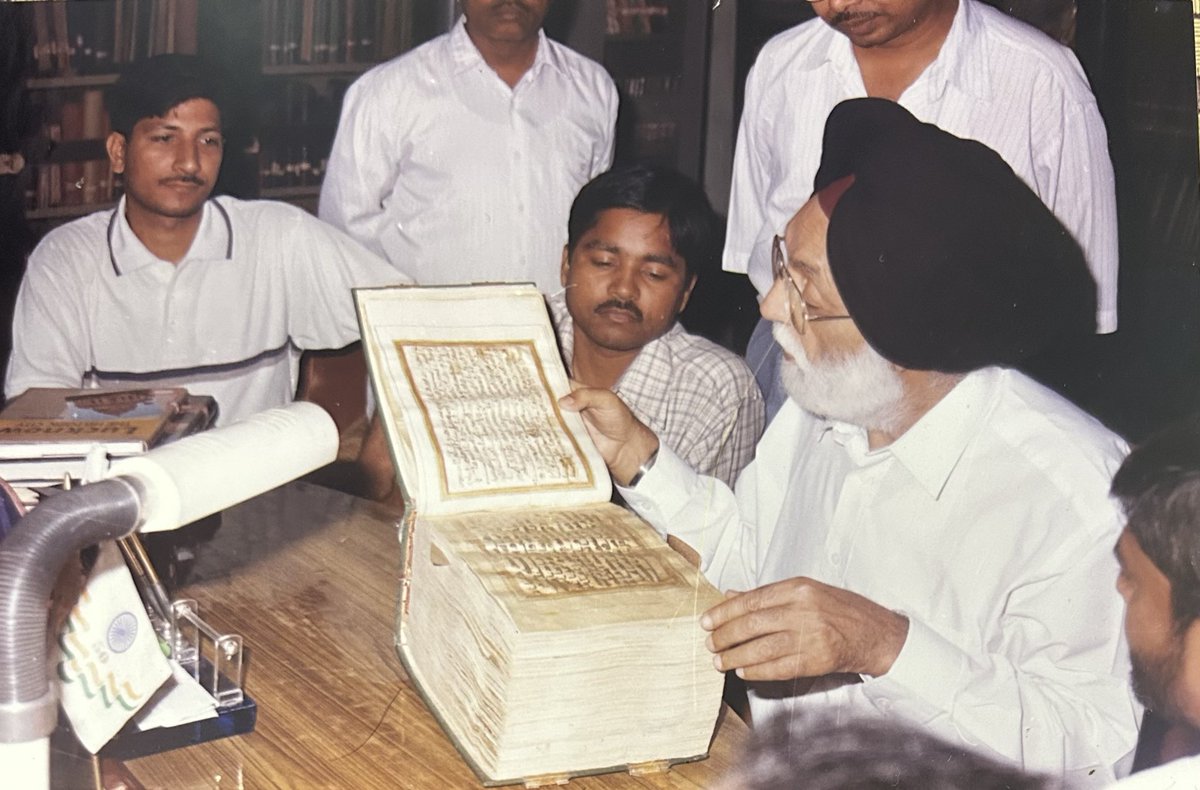 RTIExpress's tweet photo. After he retired as CEC, once I visited Bareilly with him for a function, after speech he asked “Yadav ji, how was my speech?”, I said, “People were asking ki ye vahi Gill sb hain jo Punjab ke DGP the?” He shouted humorously, “Vo b….. bas ek saal senior tha” RIP Mr #MSGill 🙏💐 https://t.co/wrL1WqdF0i
