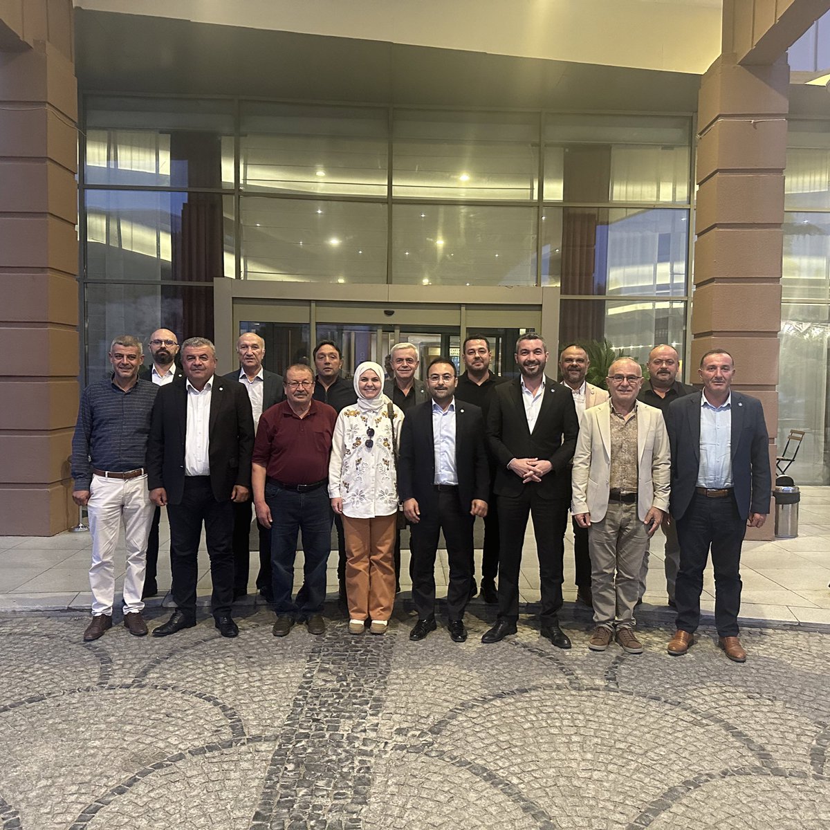 İlçe Başkanları Olağan Toplantımıza katılım sağladık. Alınan kararların hayırlara vesile olmasını dilerim. 

#RotamızNetPusulamızMillet