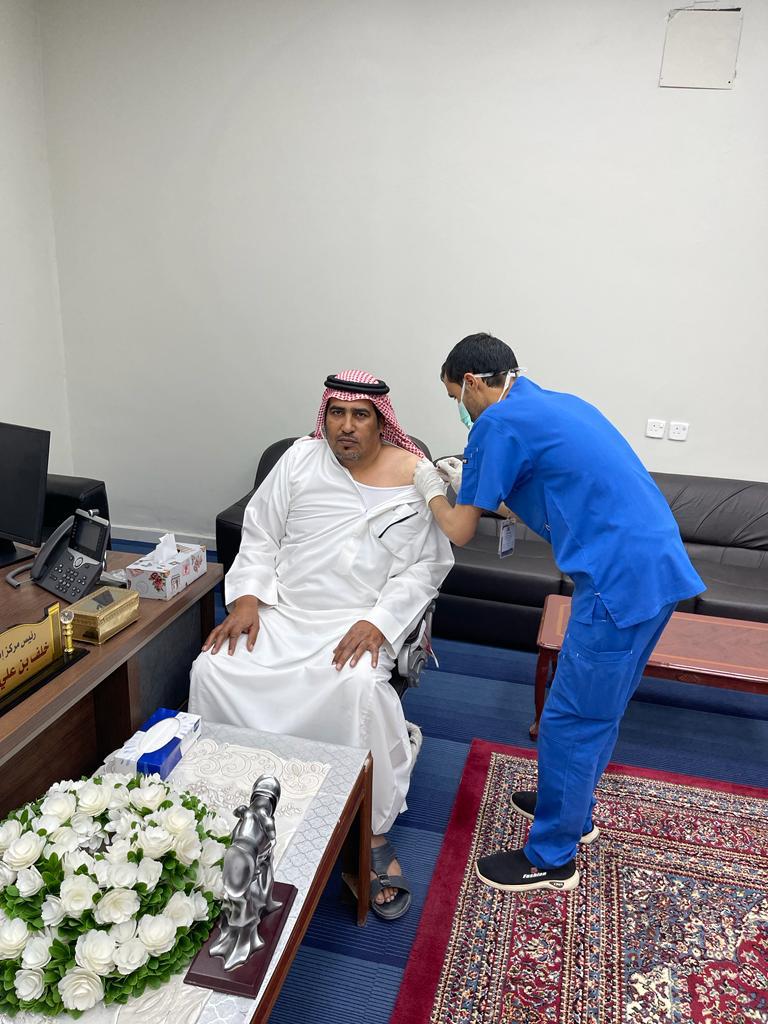TrbtAlshmal1's tweet photo. زار فريق طبي من مركز صحي تربة  مركز  تربة وكان بإستقبالهم رئيس مركز إمارة تربة الأستاذ/ خلف بن علي الزويمل ومنسوبي المركز وتأتي الزيارة بهدف تلقي تطعيم الأنفلونزا الموسمية التي أطلقتها وزارة الصحة ممثلة بتجمع حائل الصّحي .
جمعية إعلاميون https://t.co/9KIfIsEOfm