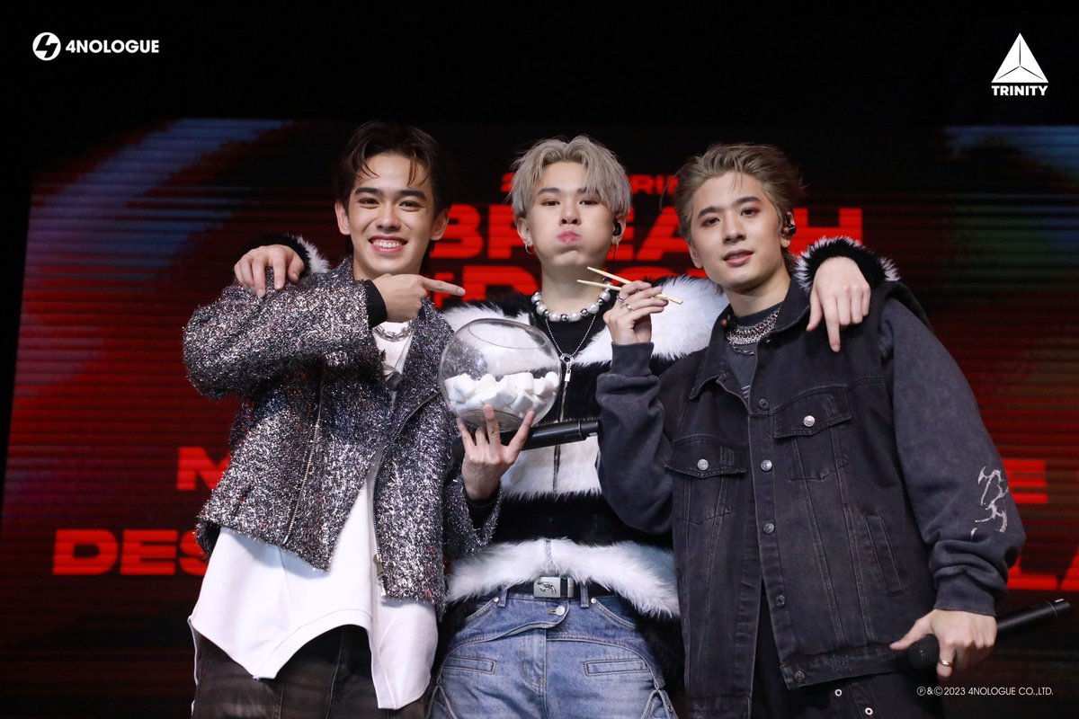 TRINITY_TNT_OFC's tweet image. Thank you all TWILIGHT, for creating these wonderful memories tonight.

And special thanks to @cnca_media for bringing us together! 🙌🏻

#TrinityBreathOfDesireInManila 
#2023TRINITYBODMANILA
#TRINITYinManila 
#TRINITY_TNT 
#4NOLOGUE