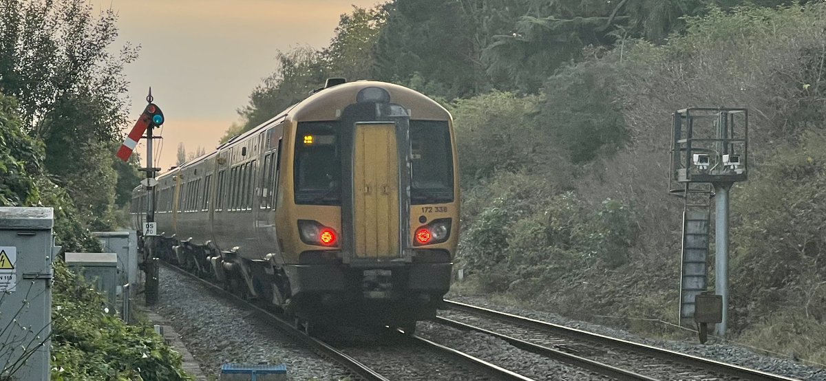 PlatformEdge1's tweet image. Up to Droitwich to get a 196 back to Snow Hill 👀

172338 + 172221 departs Droitwich Spa heading to Worcester Shrub Hill #Class172