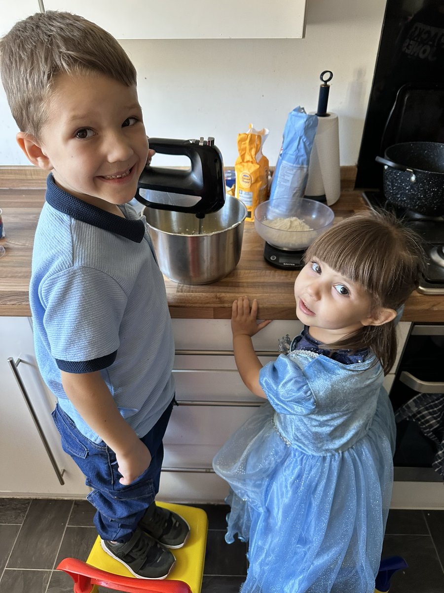 LianneNolan2's tweet photo. Today L in Yr 1 @ourladyoflourd1 has learnt the importance of sharing, taking turns and kindness while baking some cupcakes with his little sister! A throwback to my childhood, licking the whisk beaters is the best part!! #ololrightsrespecting #bakingtogether https://t.co/MJq4mgvQrT