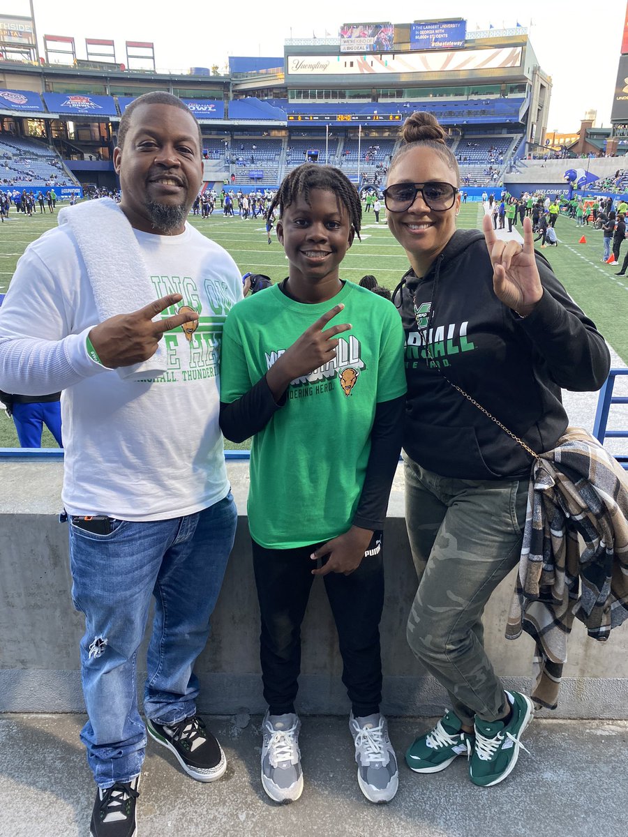 kamilahdcarr's tweet photo. Had a great time with family this weekend and got to see my favorite Herd athlete, my son @cobieh10 the love and support we get from our family is unbelievable and appreciated #still10 #family #love 💚 @Ced1Hundred @JamaarGreen1 https://t.co/nbYcgGBJ77