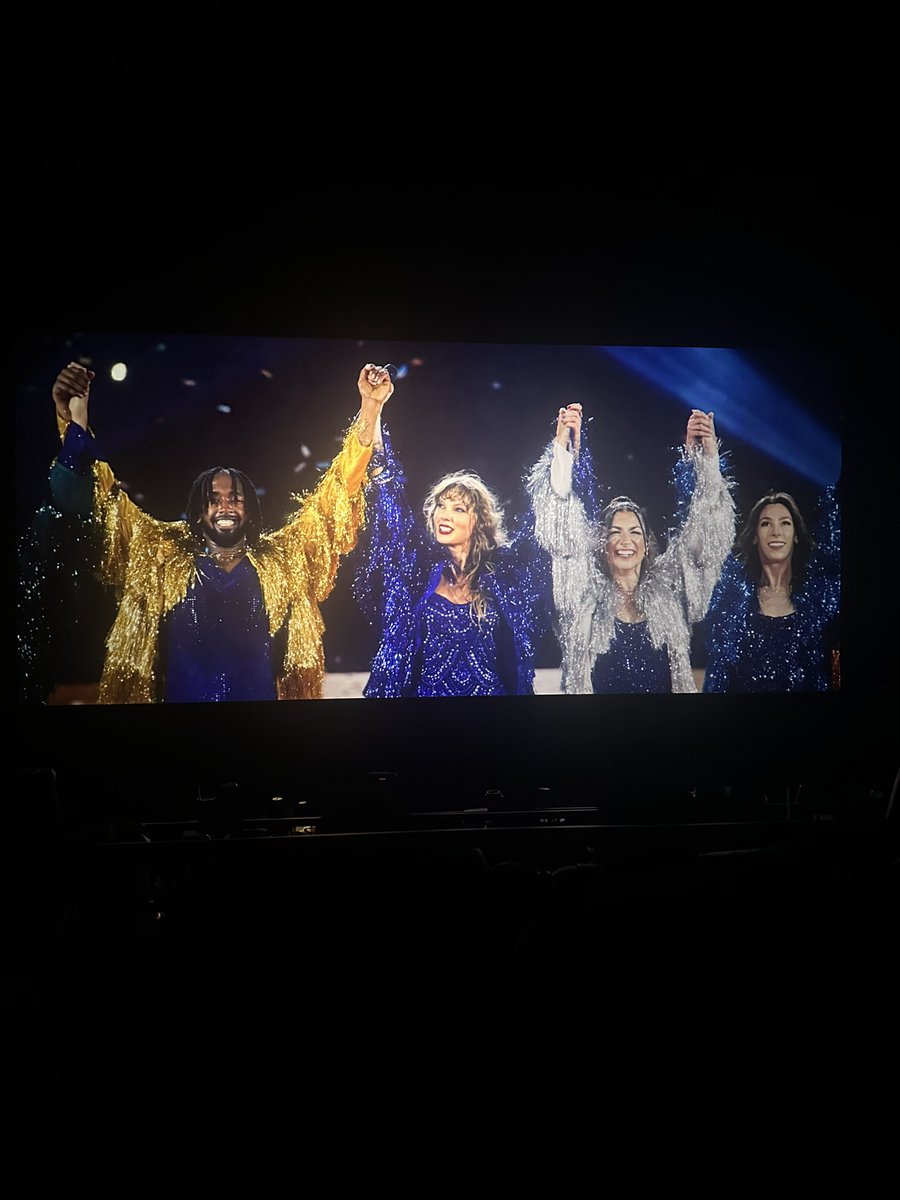 Eras tour film con tus amigas💞💞💞