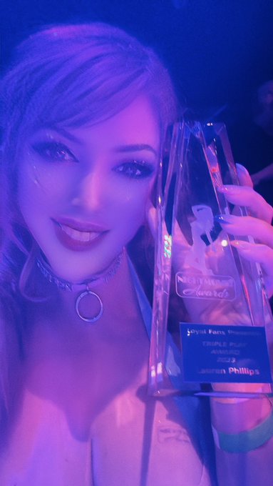Thank you so much for this amazing "Triple Play" award @NightMovesShow   I feel so honored!! I'm so lucky<a href="/tag/theponytoo"class="tags"><span>#theponytoo</span></a><a href="/tag/blacklickorish"class="tags"><span>#blacklickorish</span></a>