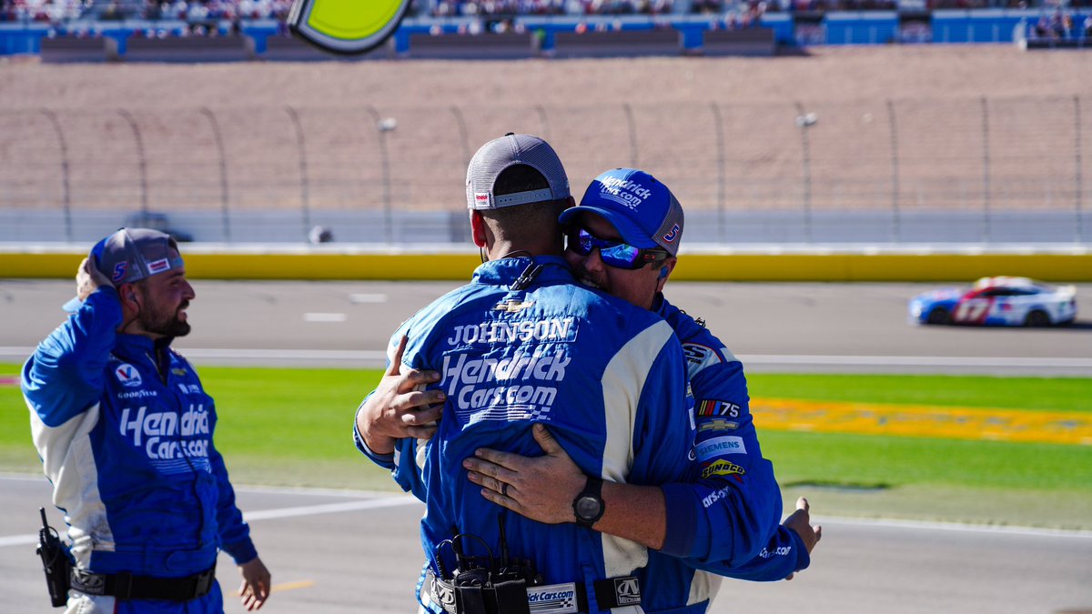 TeamHendrick tweet picture