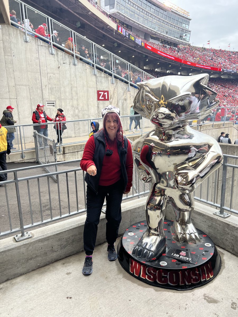 Heading to ⁦⁦<a href="/WWHackinFest/">Wild West Hackin' Fest</a>⁩ , but had to see Bucky Badger first. #Onwisconsin
