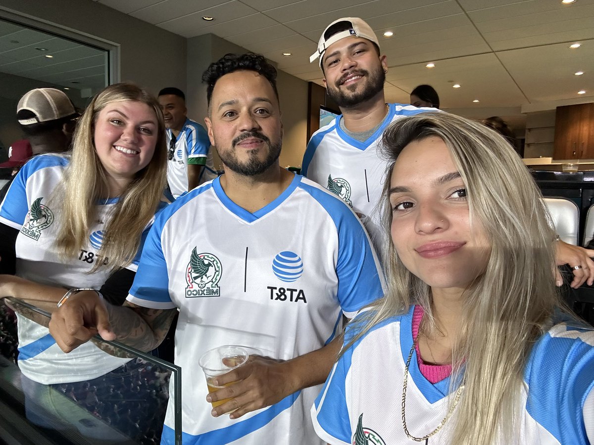 anacruz_11's tweet photo. One of the best experiences that I’ve had at AT&T. I had su much fun last night! Thank you to my team for making this possible. 🫶🏼⚽️🩵 #BigProm #BuzzCity @Ciarasky15 @DaFirstNetKing @normanJavier45_ @Julio_Cintron14 https://t.co/rVooui3gAX