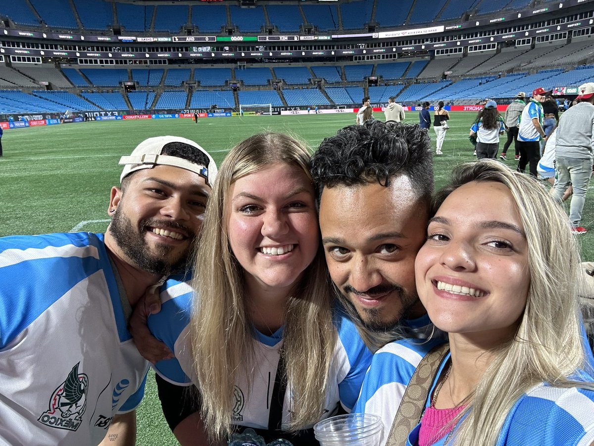 anacruz_11's tweet photo. One of the best experiences that I’ve had at AT&T. I had su much fun last night! Thank you to my team for making this possible. 🫶🏼⚽️🩵 #BigProm #BuzzCity @Ciarasky15 @DaFirstNetKing @normanJavier45_ @Julio_Cintron14 https://t.co/rVooui3gAX