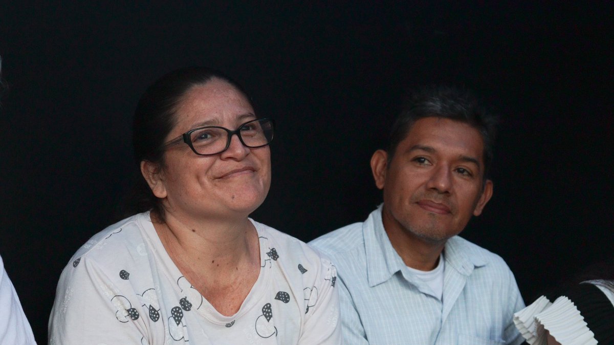 CentroMemoriaH's tweet photo. «Siento que en Colombia la vida es circundada por la lucha, pero también por una gran esperanza» dice Santiago López, autor de «La República de los Espantos» en medio del espacio «Micrófono abierto: Leer la memoria» de la #DADH del #CNMH en la @CaliFeriaLibro. https://t.co/CUPsdbtK9z