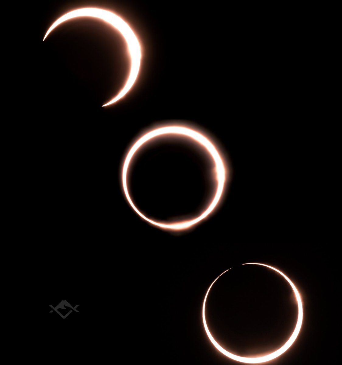 Durante el eclipse de este 14 de octubre.

Saludos