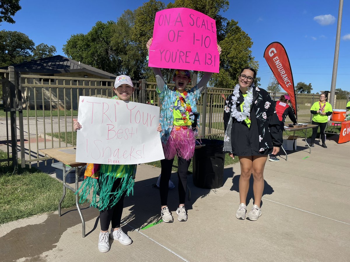RRockettes's tweet photo. Volunteering for IRONMAN Waco today with lots of energy and spirit! These Robinson students represented us so well and cheered on athletes for 5 hours straight! https://t.co/a7mhJT6BhP