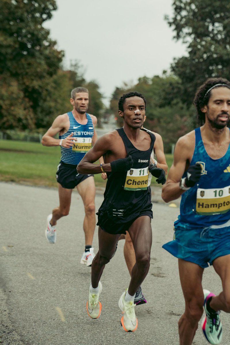 runnerhabs's tweet photo. Gut destroying race: 2:16:12 marathon debut 

Half way split: 65:45 
Second half split: 70:27  

@McKirdyTrained https://t.co/yZTLnw6PJE
