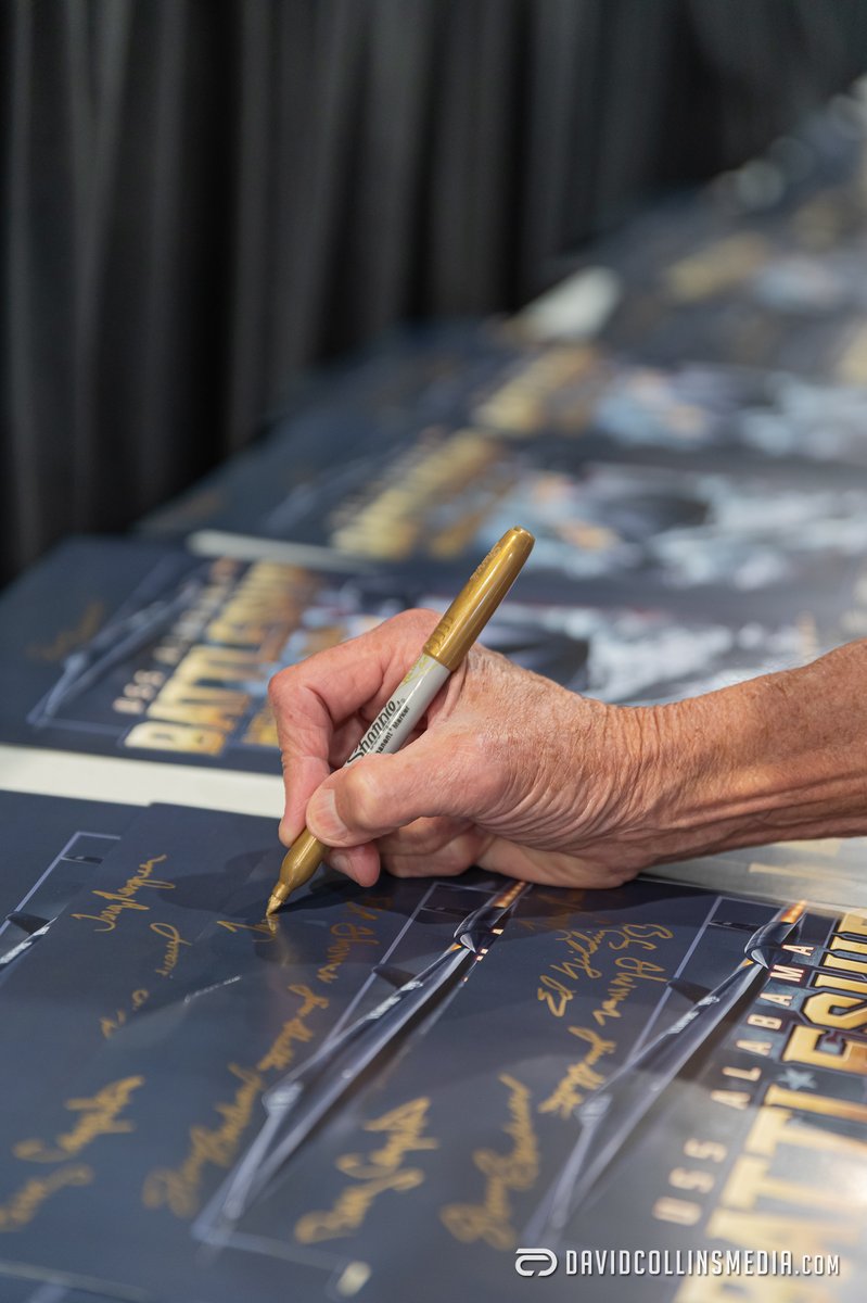 DCollinsMedia's tweet photo. Aviation Legends signing artwork at the USS Alabama Museum and Park. 

#sr71 #sr71blackbird #A12 #A12Blackbird #aviation #operationoxcart #aviationlovers #aviationphotography #aviationindustry https://t.co/CUZppXMGHm