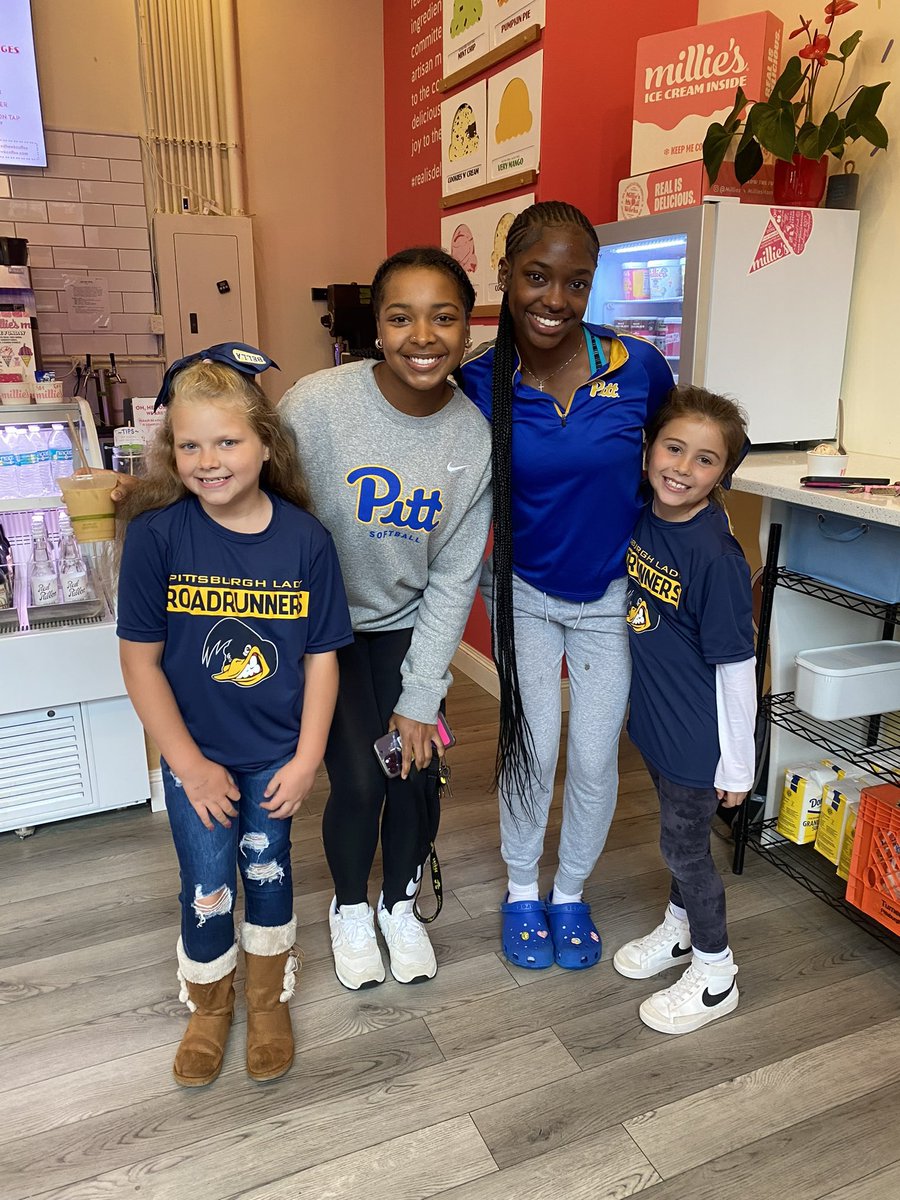 DionneEwing's tweet photo. 💙💛 Love it!! #rolemodel #rememberwhereitstarted #makingadifference #MakingMemories
@Ahmari_B @Pitt_SB https://t.co/kOK4BvUled