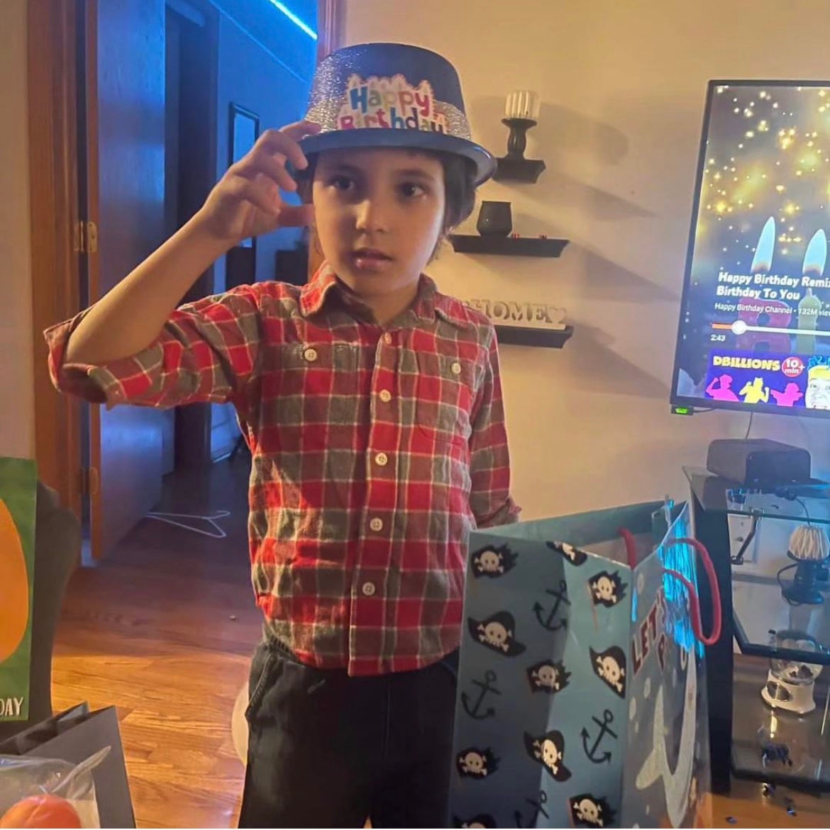 A 6-year old boy stabbed 26 times, just for being Muslim, according to detectives.

This is unspeakable.

 I pray that love can prevail in these times of so much hate. abc7chicago.com/plainfield-mur…