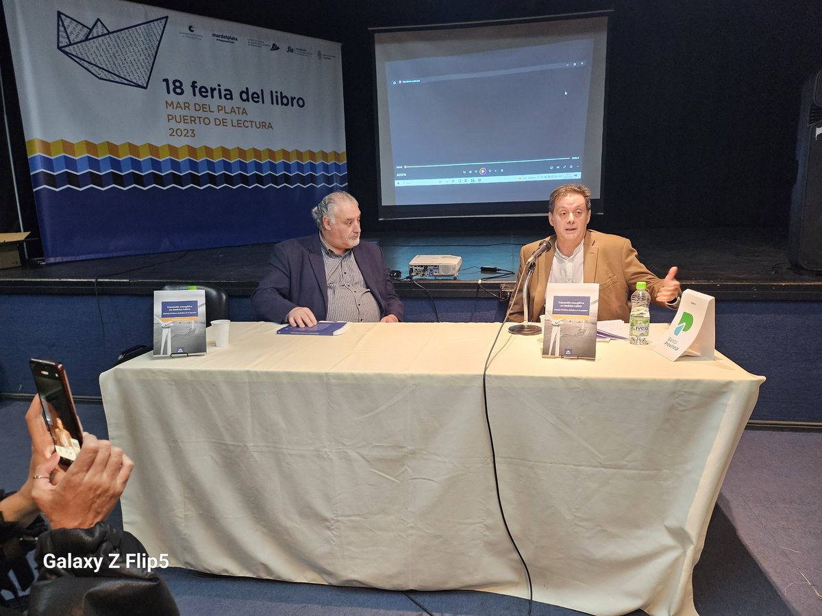 afrmdp's tweet photo. Cuando el futuro es hoy. La @FeriaLibroMdP se viste de gala con el impecable y lúcido trabajo de @LeoStanley963 "Transición energética en América Latina". Un orgullo para el catálogo de #EUDEM @unmdp https://t.co/1KQO0mTarB