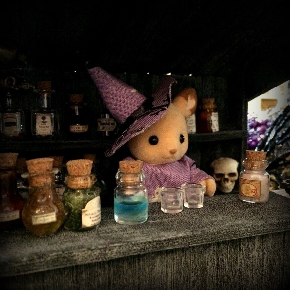 sadderlizards's tweet photo. would you like to see my wares https://t.co/4wX3RVf3j7