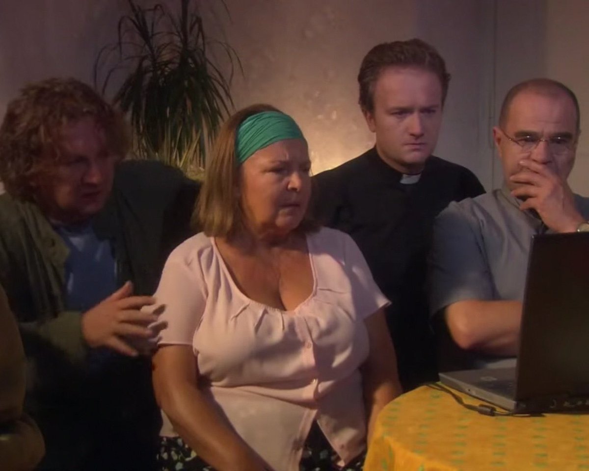 Cała Polska czekająca na wstępne wyniki wyborów:

#wybory2023