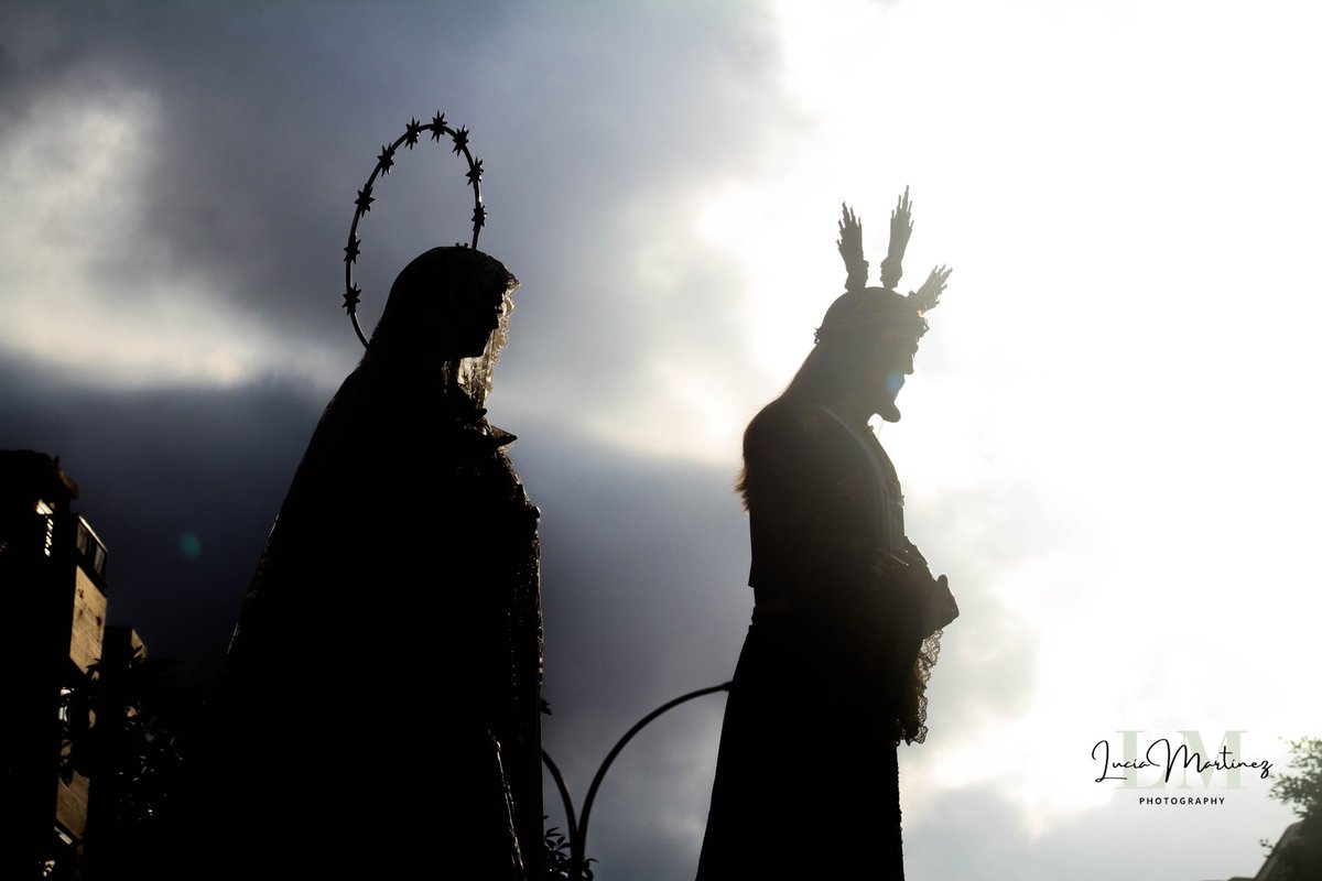 Aunque pase por quebradas oscuras, no temo ningún mal, porque tu estas conmigo con tu vara y tu bastón y al verlas voy sin miedo.
@cofradiasML/<a href="/cautivomelilla/">Cofradía del Cautivo</a> /<a href="/CruzdeGuiaML/">Cruz de Guía Melilla</a> /<a href="/agrupacionML/">Agrupación de Cofradias de Melilla</a> 

📷@luciamt21