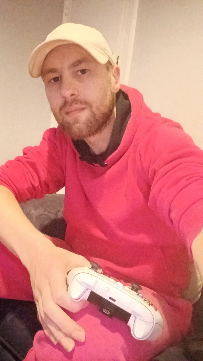 Cum join me live now 😜 free link below 👇
onlyfans.com/karlhay22