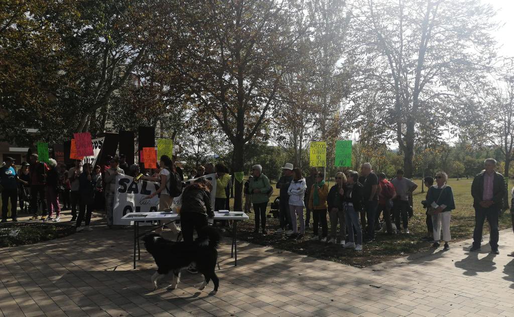 sosolarizu's tweet photo. Eskerrik asko denoi gaur egoteagatik! Hurrengo larunbatean, urriaren 21a, 12:00 etan, #AmaBirjinaZuriaren plazan bertan egongo gara, erdialdera gure eskaina eramateko #stoplaberinto #Olarizuezdagosalgai https://t.co/jLkcPwQeza