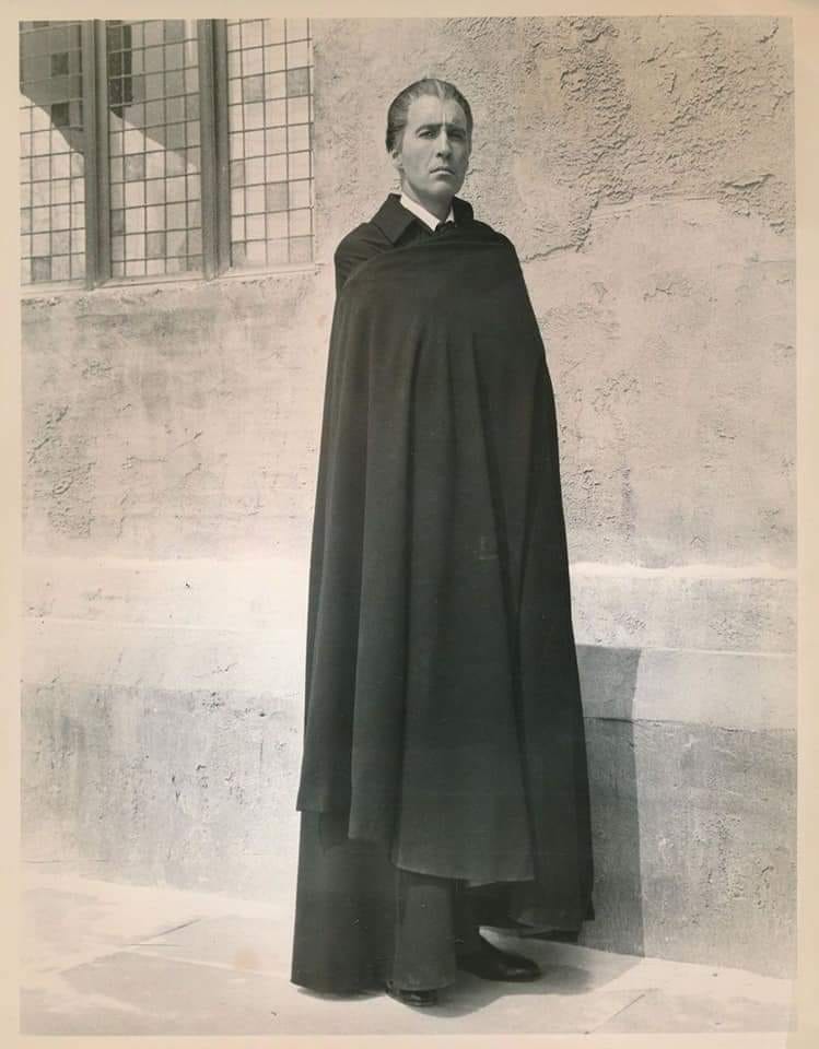 HorrorHammer1's tweet photo. Promo still for 'Dracula: Prince Of Darkness' Hammer films  (1966) https://t.co/0rblY86OF5