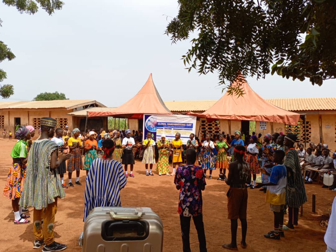 GCommunitiesGH's tweet photo. 🌟 Pre-Global Handwashing Day highlights! A fantastic Durbar on handwashing at Aniise Primary &amp; JHS, Binduri District. Pupils delivered a compelling message, setting the stage for Global Handwashing Day 🤲💦. #GlobalHandwashingDay #CleanHandsAreWithinReach https://t.co/xZGDFocC17