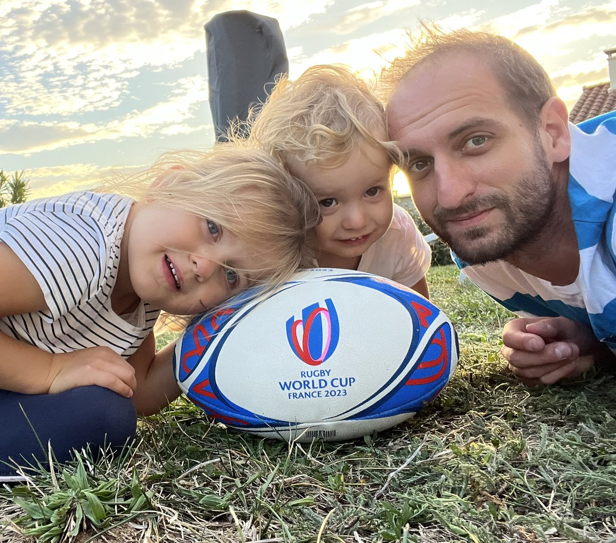 Toute la famille avec l’équipe de France 🏉💪#RWC2023
