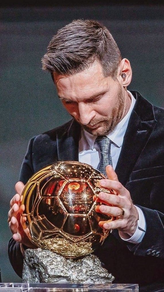 BarcaWorldwide's tweet photo. That 8th Ballon D'or gonna be emotional boys... the final one

The end is near😭 https://t.co/SW7cA7CZxu