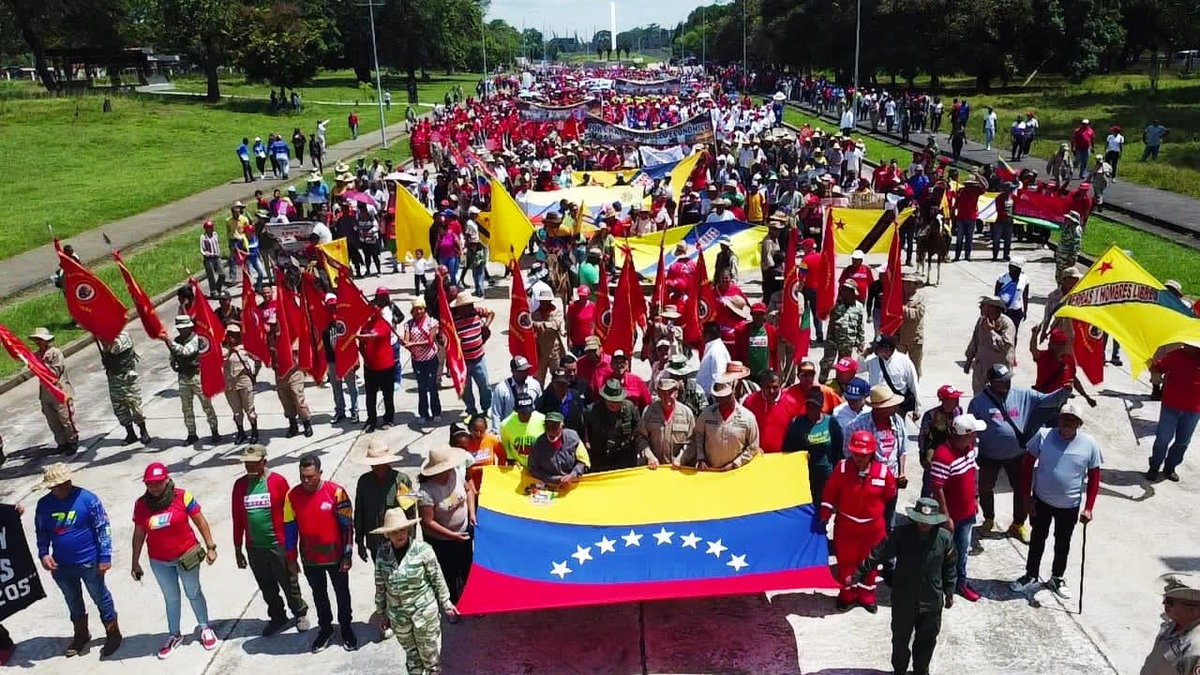 Los campesinos, pescadores, agricultores y toda la clase obrera del estado Carabobo, marcharon en el sagrado e histórico Campo de Carabobo, para mostrar su gran disposición al futuro de bienestar, prosperidad y Paz en Venezuela. ¡Mi fuerte abrazo a esas mujeres y hombres