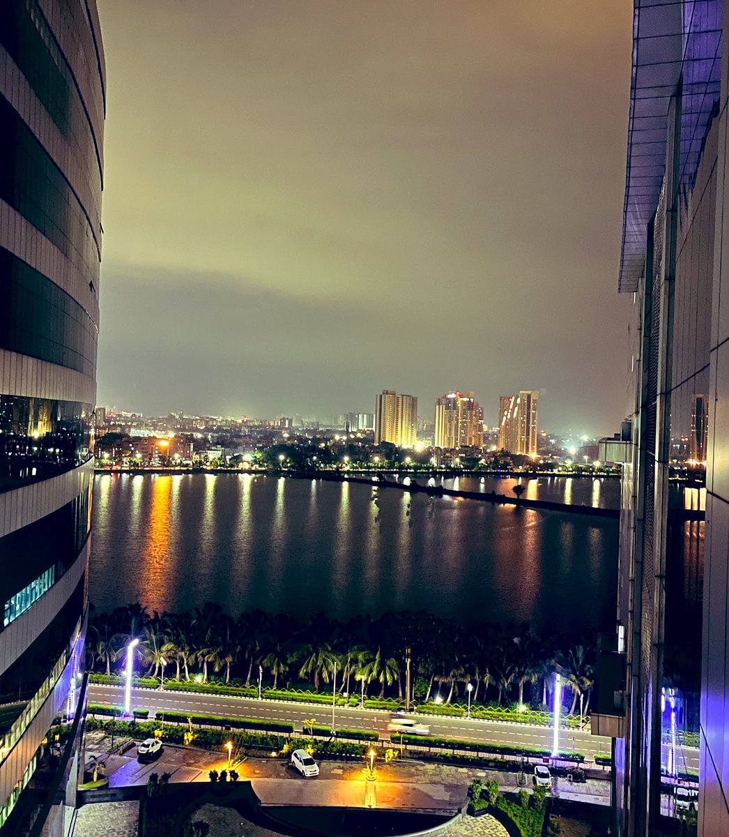 bikramjitb's tweet image. “City lights and late nights 🌆🌙”