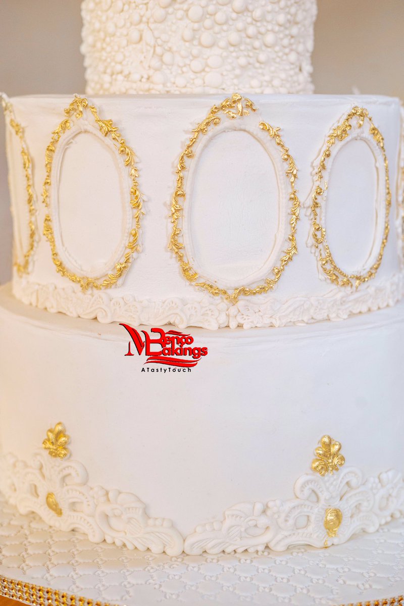 Tasty touch or nothing😊😊😊
#mrbencobakings giving a tasty touch 👌
#cakes #cake #weddingcakes #weddingcake #weddingcakesideas #cakesinabia #cakesinumuahia #umuahiabaker #abiabaker #cakelover #naijaweddings #naijaweddingcakes