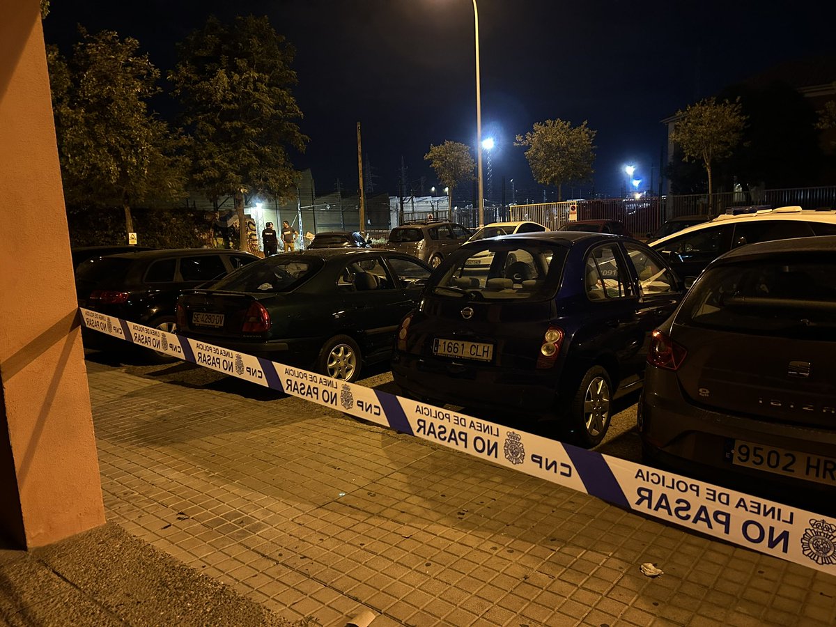 alberto_sfc88's tweet photo. Acaba de llegar policía nacional y miembros de paisanos y ha precintado toda la zona. Ojalá todo acabe bien con #AlvaroPrieto. https://t.co/HVL7F2cFr6