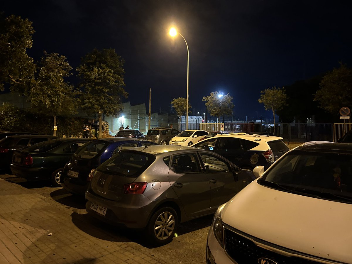 alberto_sfc88's tweet photo. Acaba de llegar policía nacional y miembros de paisanos y ha precintado toda la zona. Ojalá todo acabe bien con #AlvaroPrieto. https://t.co/HVL7F2cFr6