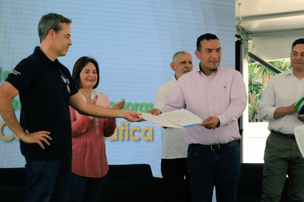 Felicitamos a todos los participantes del 2do Congreso Nacional de Investigadores e Investigadoras sobre la Crisis Climática  en Venezuela <a href="/JosueLorcaV/">Josué Lorca Vega</a>
<a href="/MinecOficial/">MinecOficial</a>.

Es una extraordinaria demostración de la importancia de atender una agenda que es impostergable, para garantizar
