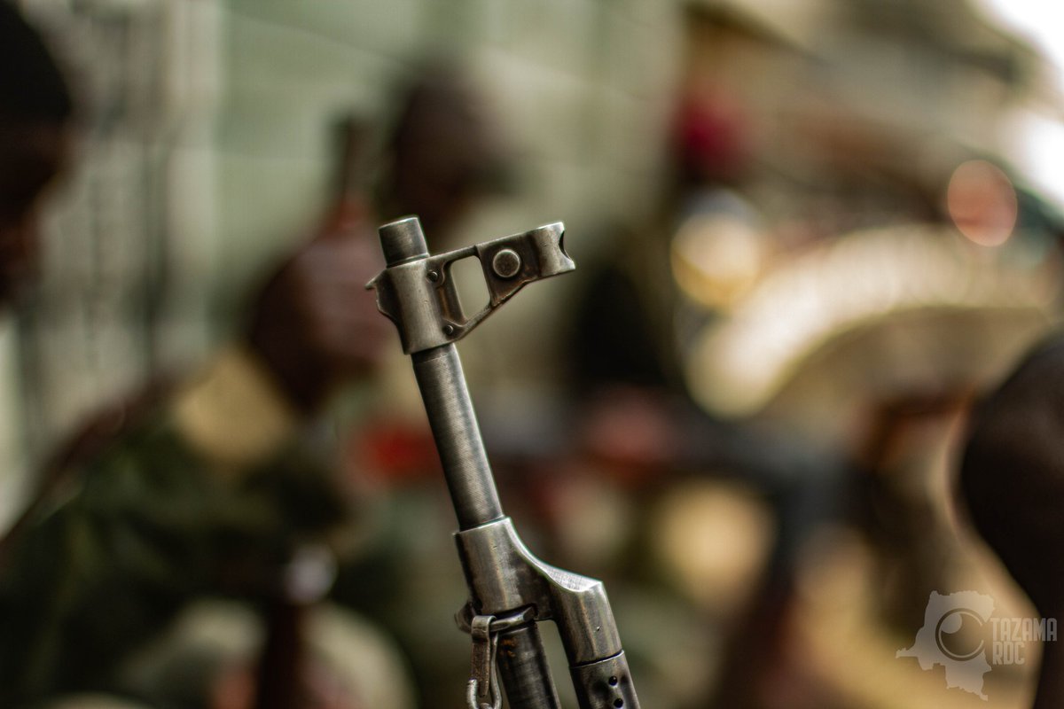 TazamaRDC_Infos's tweet photo. #Guerre_du_M23 : Depuis 13h jusqu'aux alentours de 14h, des rudes affrontements ont été signalés dans la localité de Katsuba en groupement de #Tongo dans les villages de kiyenge et Kisangani.
Ce même dimanche des éléments du M23 venus en renfort sont ont été visibles de 11h à 13h en partance pour les lignes des fronts. 
Notre source nous confirme que les troupes de l'#EAC ont évacué 3 jeeps dont une ambulance des blessés du M23 que L'@eacrf_DRC sortait des lignes des fronts en destination de #
Bwisha/#Rutshuru pour des soins.

La situation dans la cité de #Kitshanga au coucher du soleil est calme, cette cité demeure sous contrôle des jeunes résistants patriotes, après une courte panique occasionnée par le débordement des rebelles du M23 qui ont été maîtrisés et repoussés dans les environs de #Bwiza.

Vers 13h, les jeunes résistants patriotes ont pris la position de #Bwiza_centre avant d'y être délogé par les rebelles du M23. 
A Burungu, la situation est calme, les jeunes résistants sont sereins sur leurs différentes positions, nous a révélé  l'un des responsables de ces jeunes.

Situation de 20h58' de Masisi et Rutshuru. 

@TazamaRDC_Infos