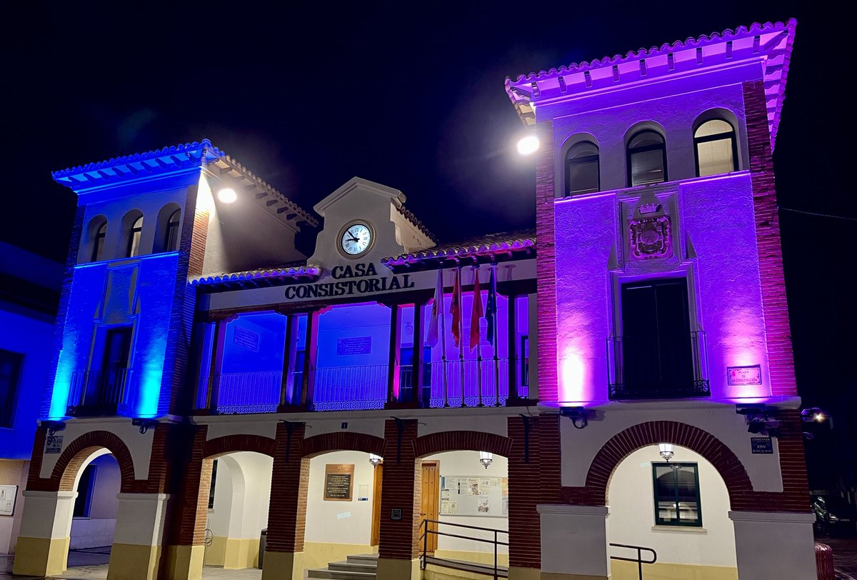 Nuestro Ayuntamiento se ilumina de rosa y azul en conmemoración del 15 de octubre, Día Internacional de la Muerte Perinatal, y en apoyo a las familias que han experimentado la muerte de un bebé durante el embarazo o poco después de nacer 🩷💙 @Umamanita