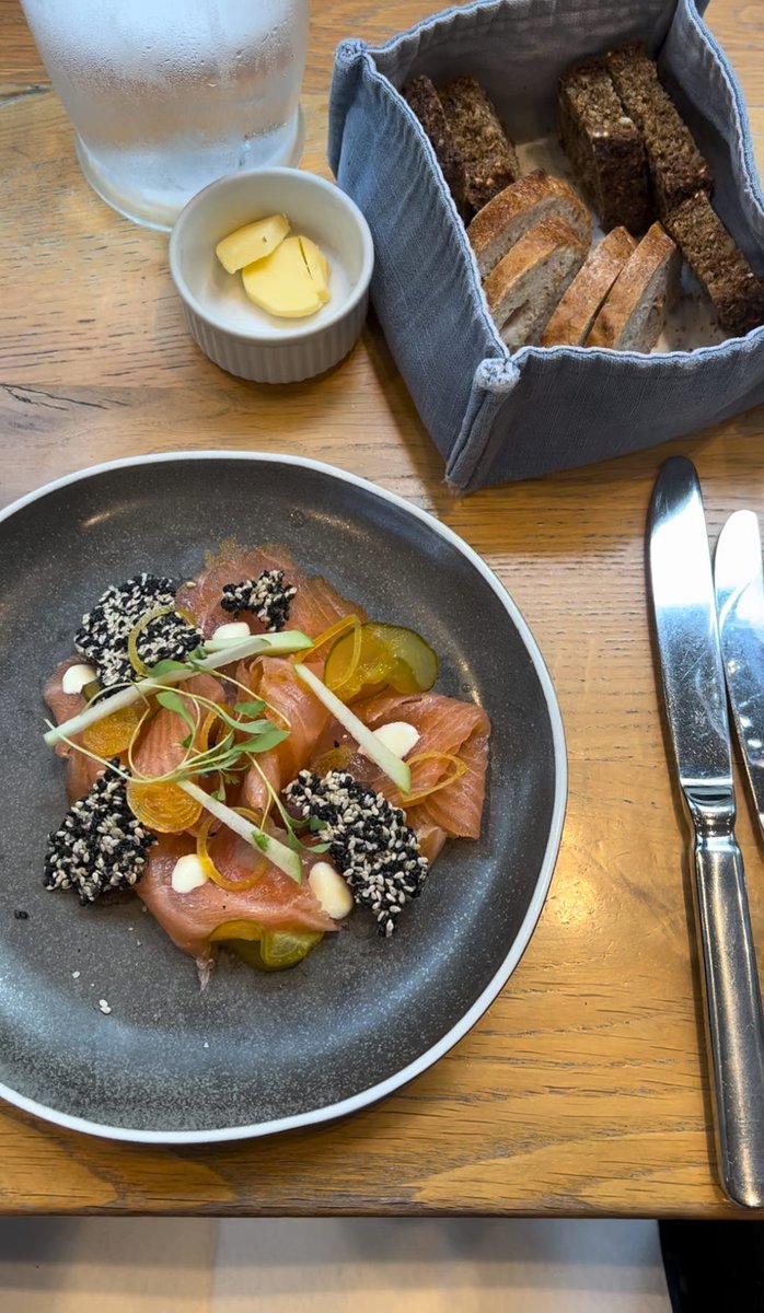 In our latest series “Meet the Neighbourhood” with <a href="/Kilkenny_Design/">Kilkenny Design</a> and <a href="/ChampionGreenie/">Champion Green</a> we’re introducing readers to the towns less travelled. Next up is Cashel in Co Tipperary. #sp #food #travel #staycation #Cashel image.visitlink.me/ESJGdT