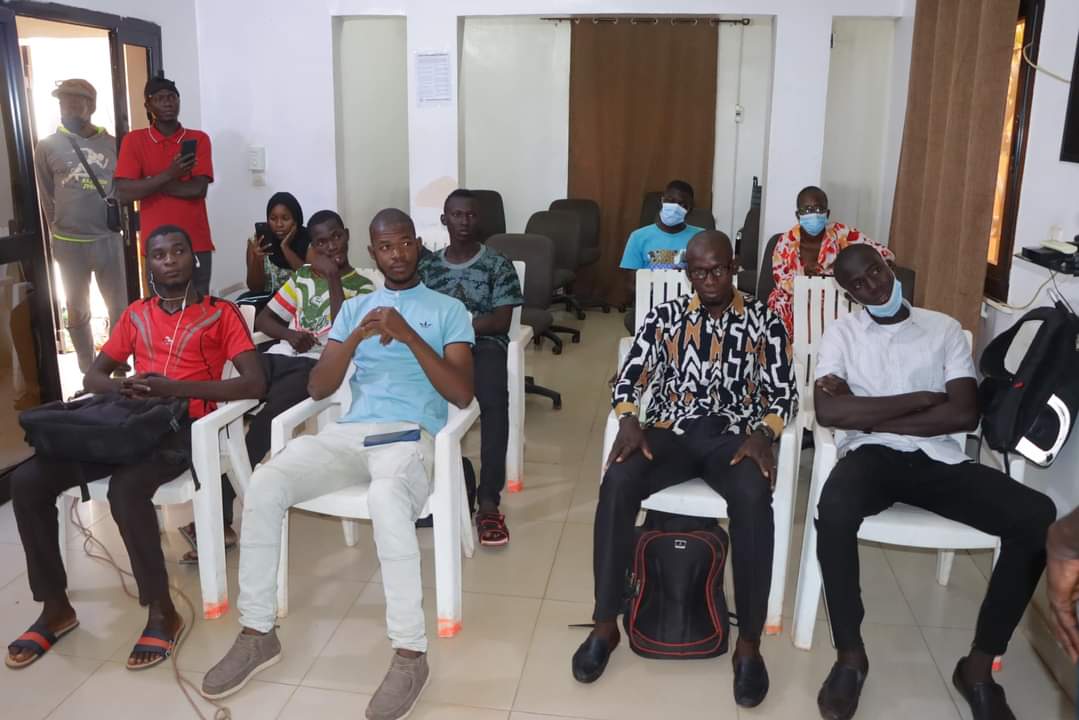 Doniblogmali's tweet photo. Comme chaque année la remise du prix #PrixBoukary🏆 à eut lieu hier 14 octobre au siège de @Doniblogmali. 
3 jeunes blogueurs ont été primés par la qualité de leur 📄
Merci à la Fondation @tuwindi pour le soutien et l'accompagnement
#PrixBoukary8 
#DoniblogPrix #Prixboukary7 https://t.co/LuCpSXzqr4