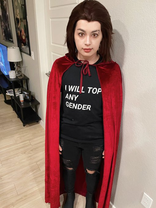 my friend had a twilight party and i have never seen that shit in my life how'd i do https://t.co/AT