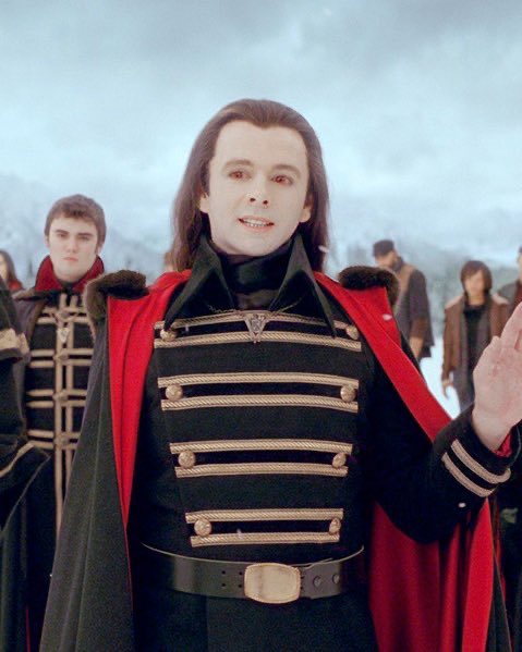 my friend had a twilight party and i have never seen that shit in my life how'd i do https://t.co/AT