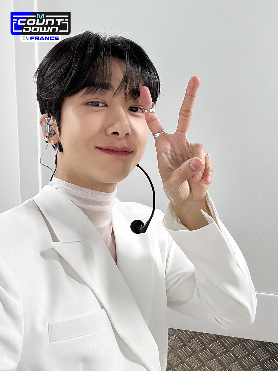 MnetMcountdown's tweet photo. [#MCOUNTDOWNINFRANCE] 

💚 ∩∩
（„• ֊ •„)💙
#SHOWNU #HYUNGWON #MONSTA_X 𝒘𝒐𝒏 𝒎𝒚 𝒉𝒆𝒂𝒓𝒕 🩷﹗

#MCDINFRANCE #MCOUNTDOWN #엠카운트다운 https://t.co/fTNMspszgJ