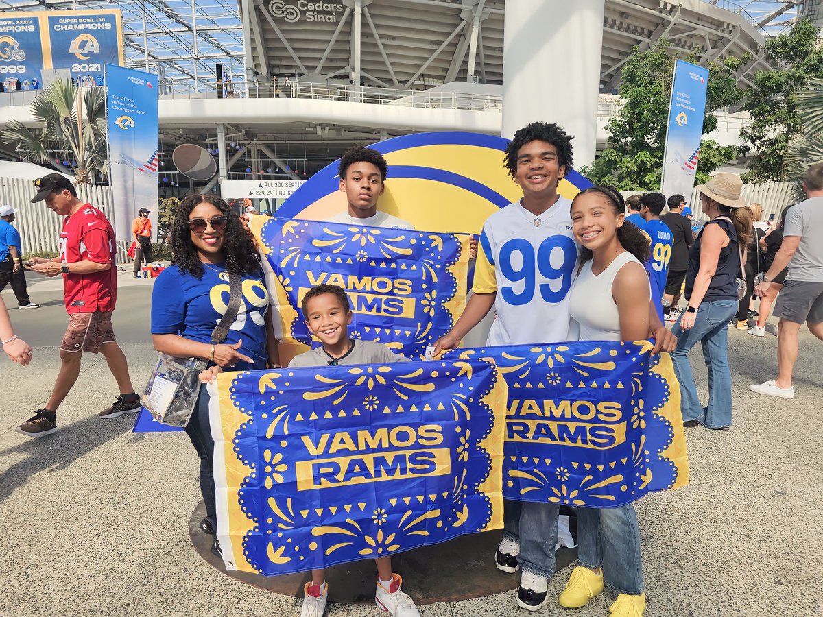 Donesia's tweet photo. Whose House @RamsHouse https://t.co/T8x0ArsLXs